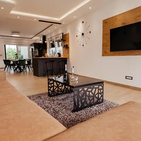 فيلة Nola Luxury *