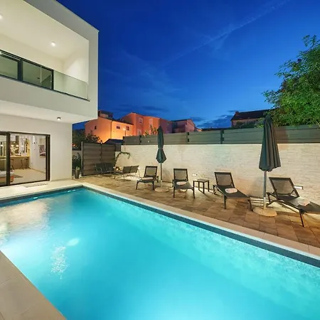 Nola Villa *