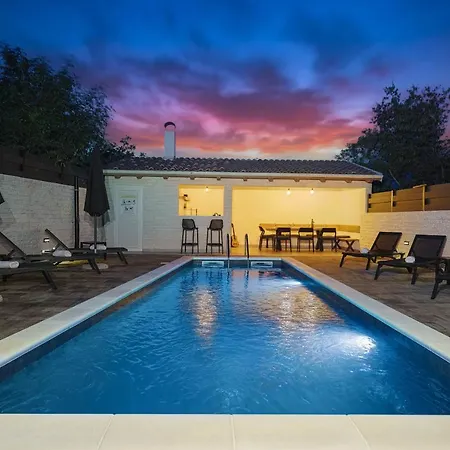 Nola Luxury فيلة *