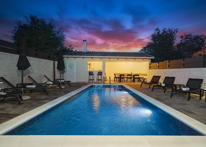 Nola Luxury فيلة *